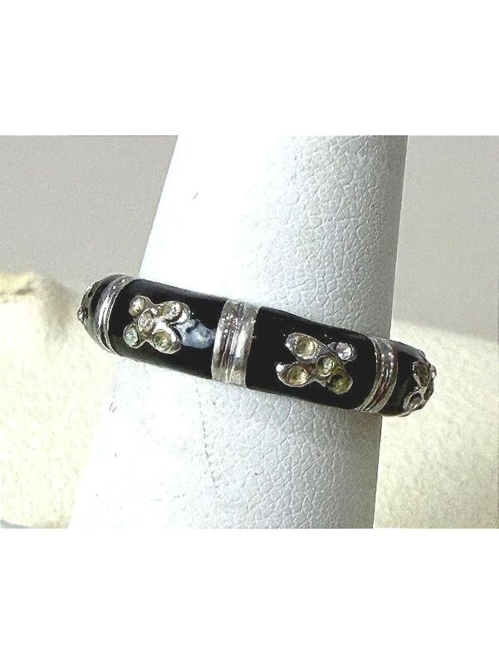 Black and Silver Decorative Band Ring with Floral Motif Size 6